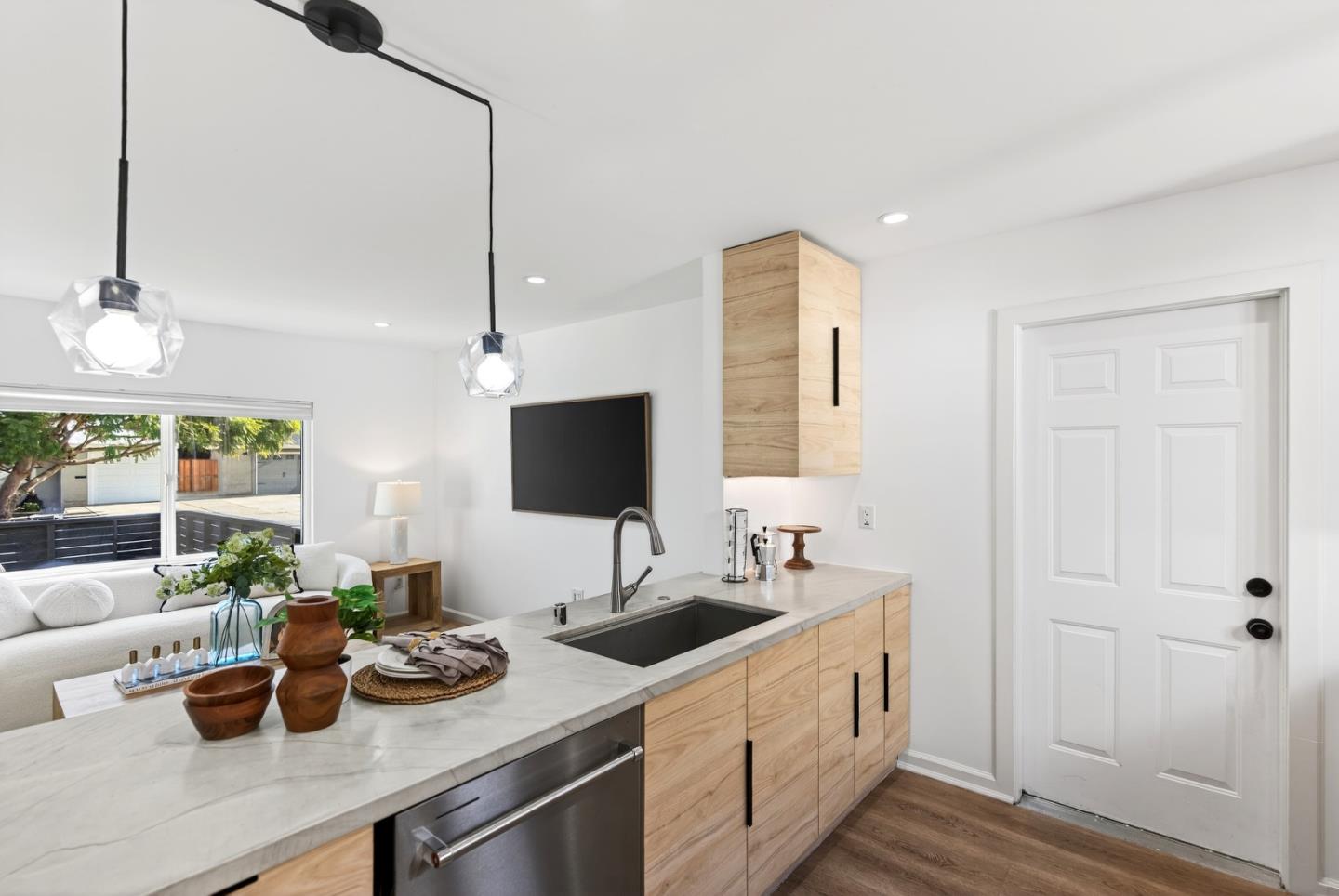 Detail Gallery Image 10 of 38 For 341 Orchard Ave, Sunnyvale,  CA 94085 - 3 Beds | 2 Baths