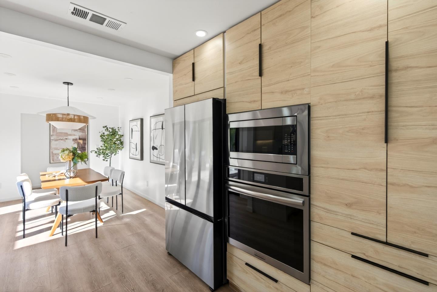 Detail Gallery Image 13 of 38 For 341 Orchard Ave, Sunnyvale,  CA 94085 - 3 Beds | 2 Baths