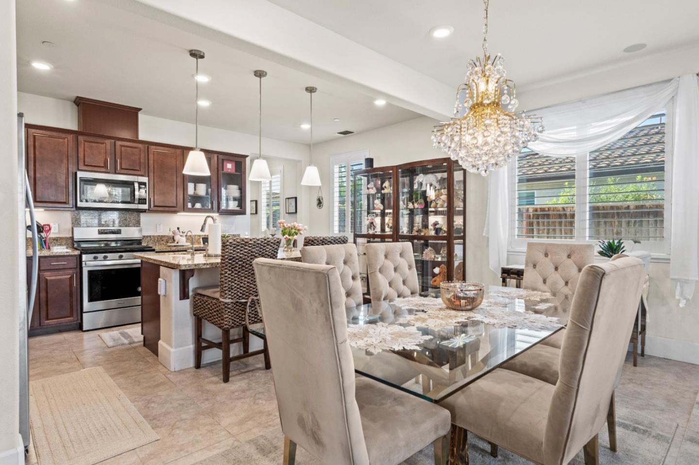 Detail Gallery Image 6 of 40 For 1215 Campania Way, Salinas,  CA 93905 - 4 Beds | 3 Baths