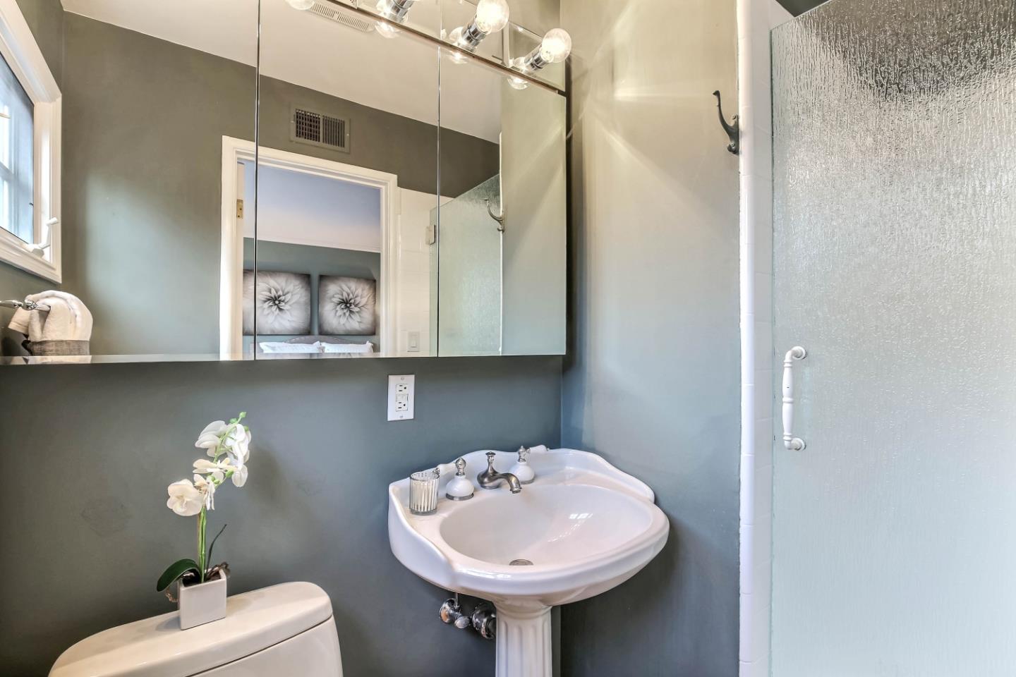 Detail Gallery Image 15 of 26 For 775 Arbor Rd, Menlo Park,  CA 94025 - 3 Beds | 3 Baths