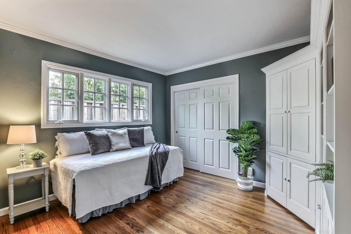 Detail Gallery Image 4 of 26 For 775 Arbor Rd, Menlo Park,  CA 94025 - 3 Beds | 3 Baths