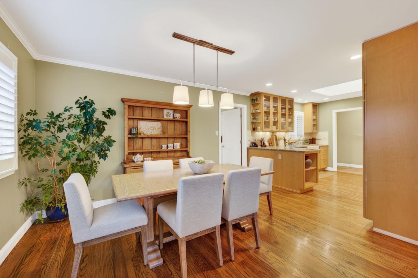 Detail Gallery Image 12 of 60 For 2338 Gunar Dr, San Jose,  CA 95124 - 4 Beds | 2/1 Baths