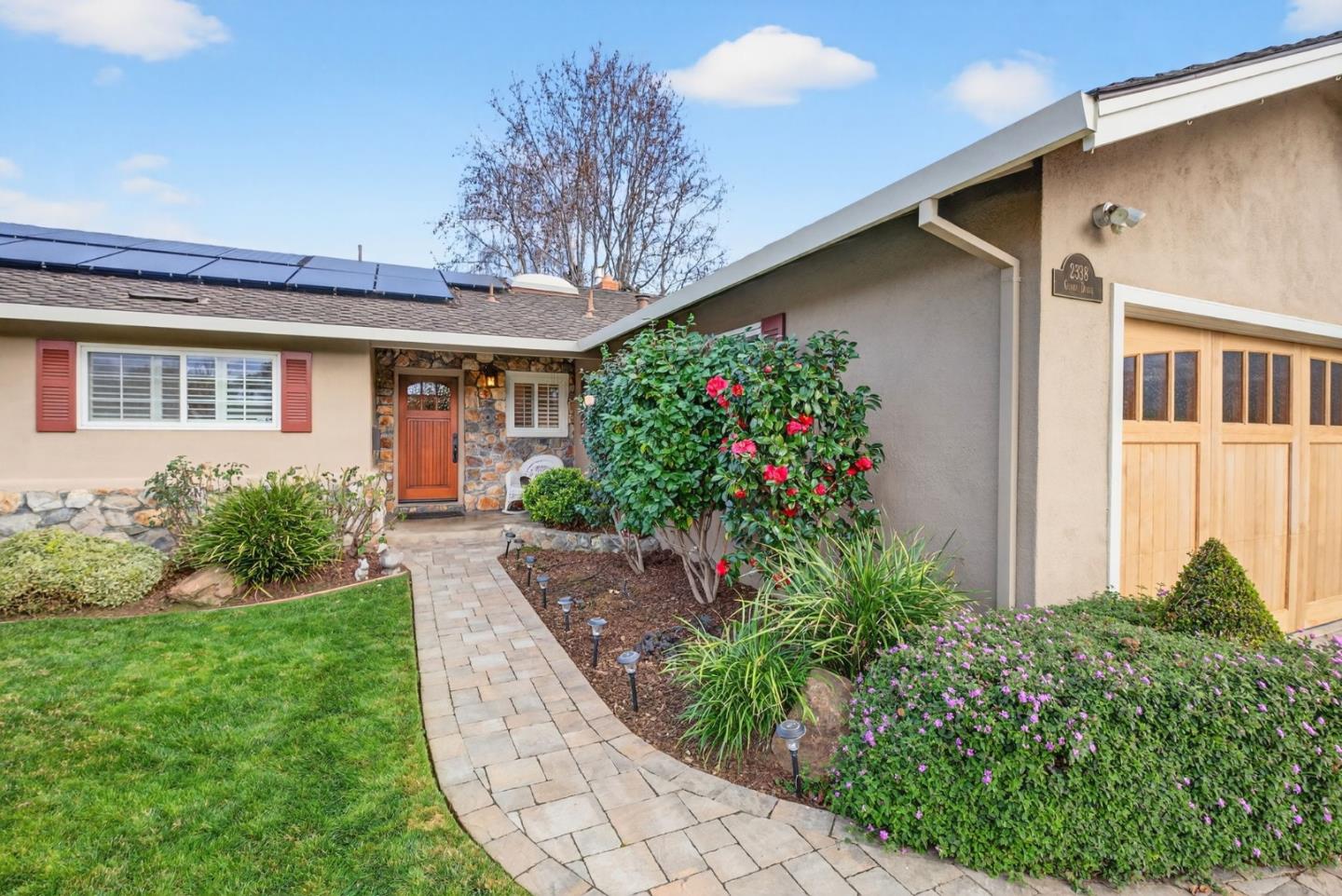 Detail Gallery Image 4 of 60 For 2338 Gunar Dr, San Jose,  CA 95124 - 4 Beds | 2/1 Baths