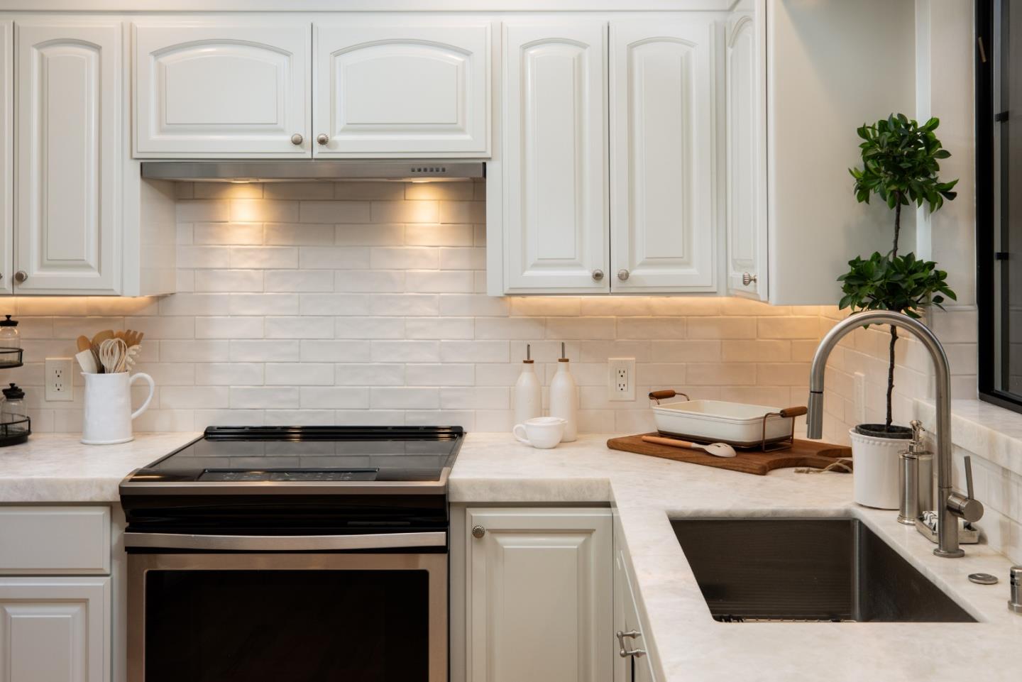 Detail Gallery Image 11 of 42 For 260 Trianon Way, Los Altos,  CA 94022 - 4 Beds | 3 Baths