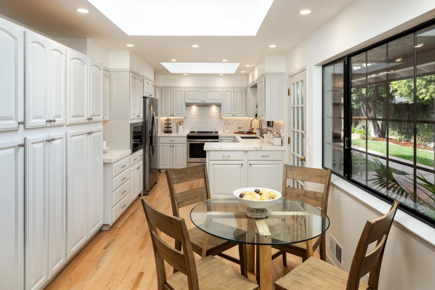 Detail Gallery Image 12 of 42 For 260 Trianon Way, Los Altos,  CA 94022 - 4 Beds | 3 Baths