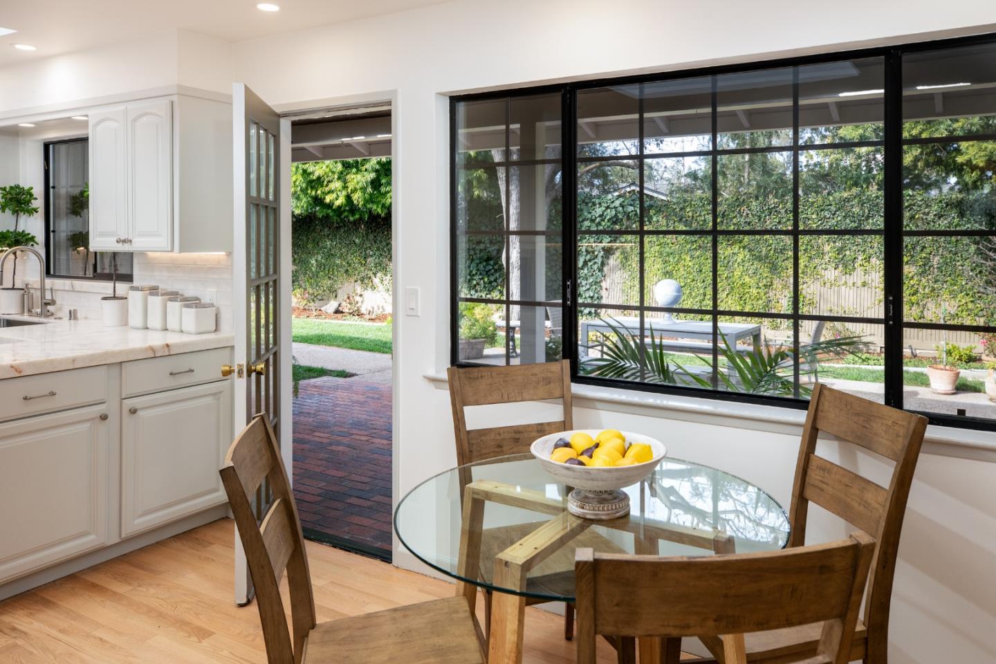 Detail Gallery Image 14 of 42 For 260 Trianon Way, Los Altos,  CA 94022 - 4 Beds | 3 Baths