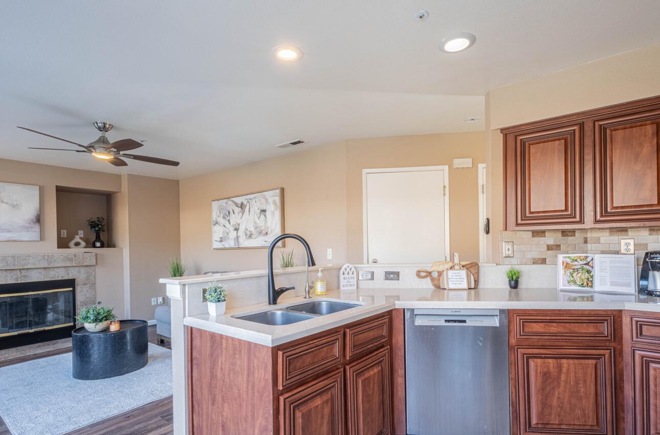 Detail Gallery Image 10 of 35 For 1829 Delancey Dr, Salinas,  CA 93906 - 3 Beds | 2/1 Baths
