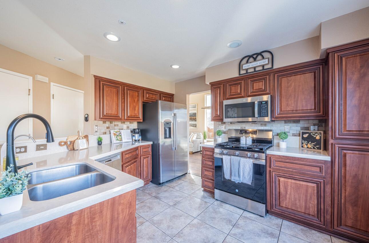 Detail Gallery Image 9 of 35 For 1829 Delancey Dr, Salinas,  CA 93906 - 3 Beds | 2/1 Baths