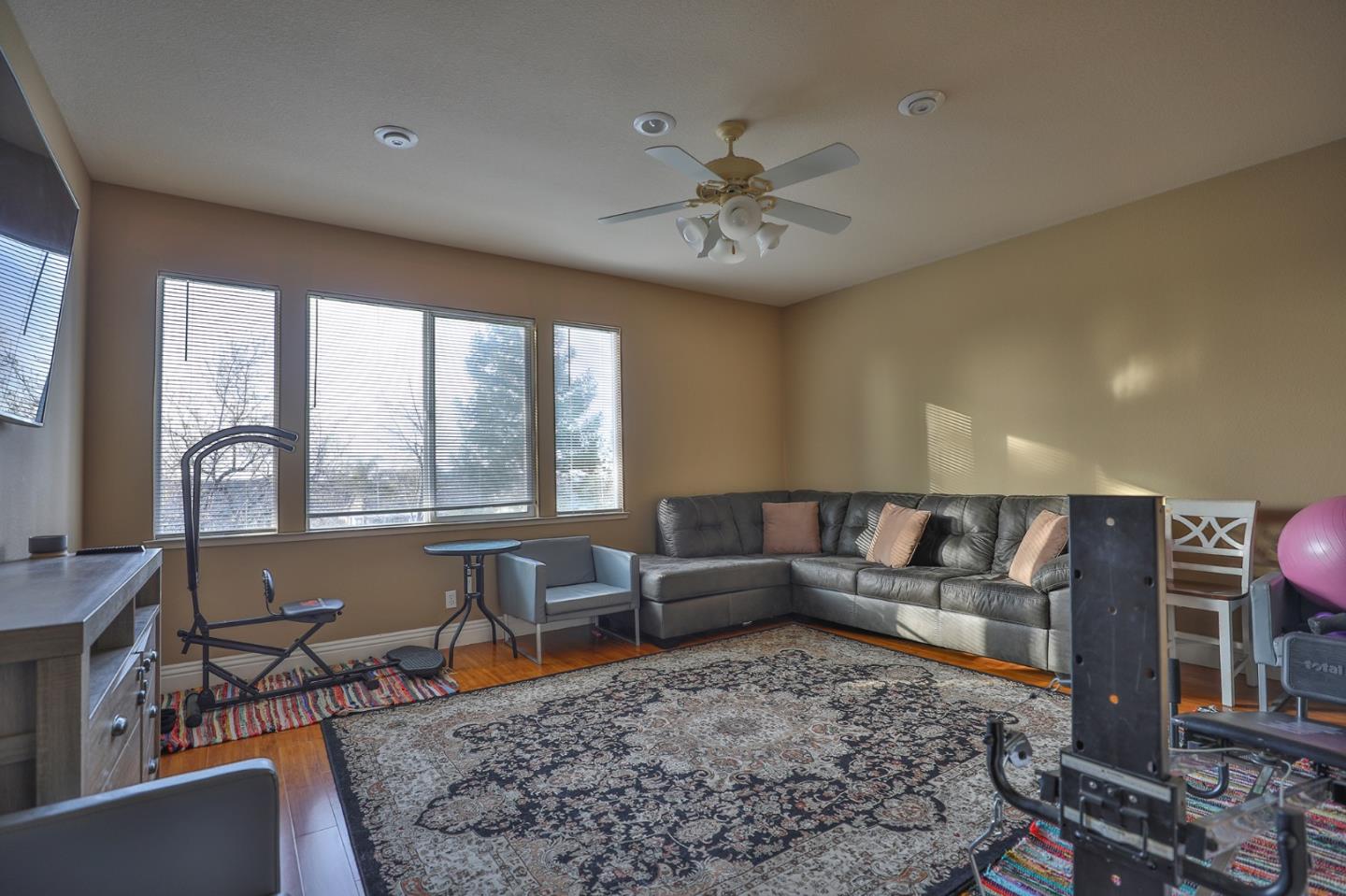 Detail Gallery Image 17 of 37 For 3032 Grasmere Cir, Roseville,  CA 95661 - 4 Beds | 3 Baths