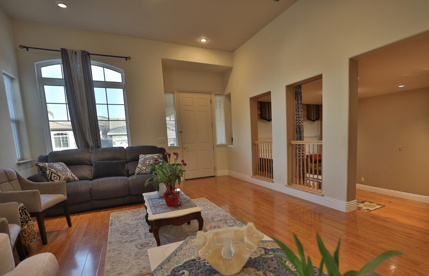 Detail Gallery Image 2 of 37 For 3032 Grasmere Cir, Roseville,  CA 95661 - 4 Beds | 3 Baths