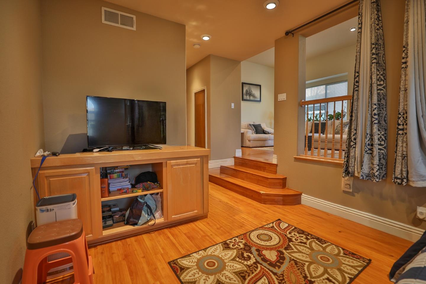 Detail Gallery Image 7 of 37 For 3032 Grasmere Cir, Roseville,  CA 95661 - 4 Beds | 3 Baths