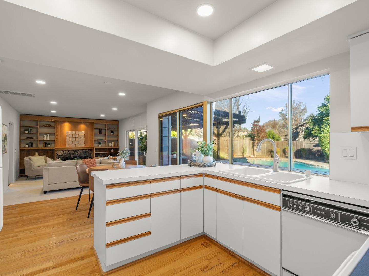 Detail Gallery Image 7 of 39 For 1458 Medallion Dr, San Jose,  CA 95120 - 5 Beds | 2/1 Baths