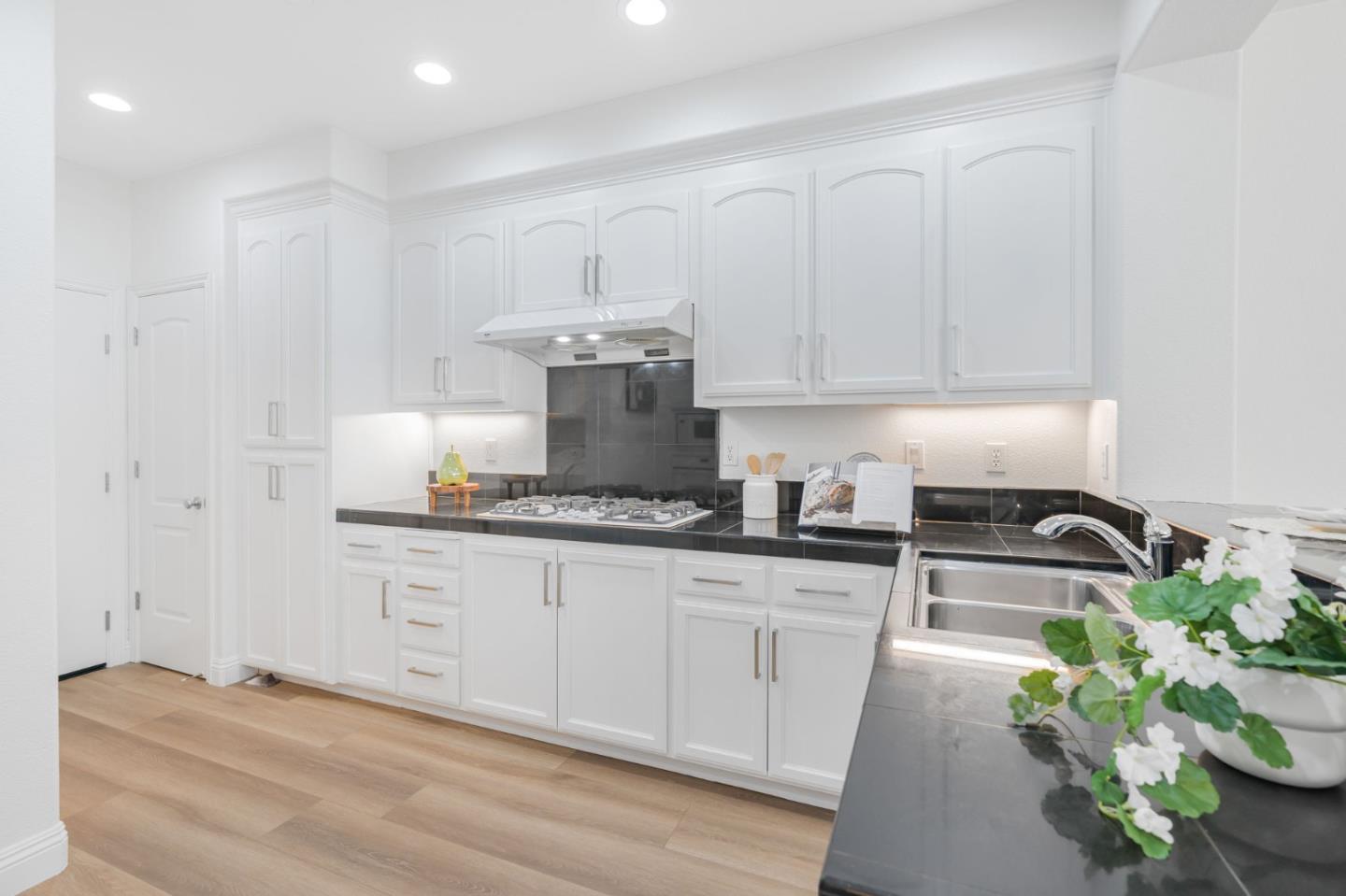 Detail Gallery Image 14 of 35 For 49063 Woodgrove Cmn, Fremont,  CA 94539 - 3 Beds | 2/1 Baths