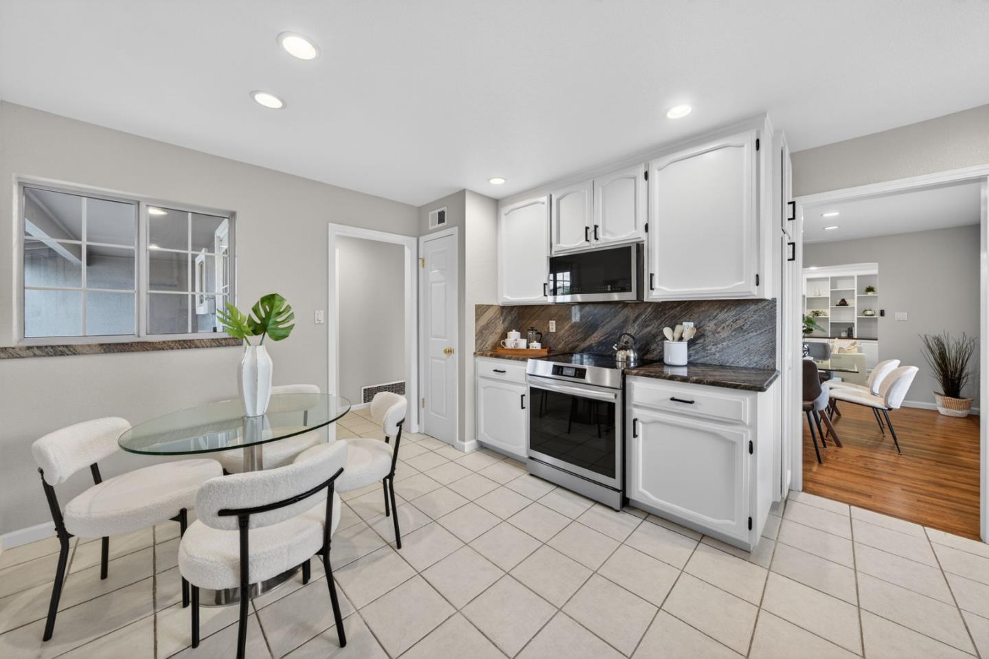 Detail Gallery Image 14 of 53 For 175 Barker St, Milpitas,  CA 95035 - 3 Beds | 2 Baths