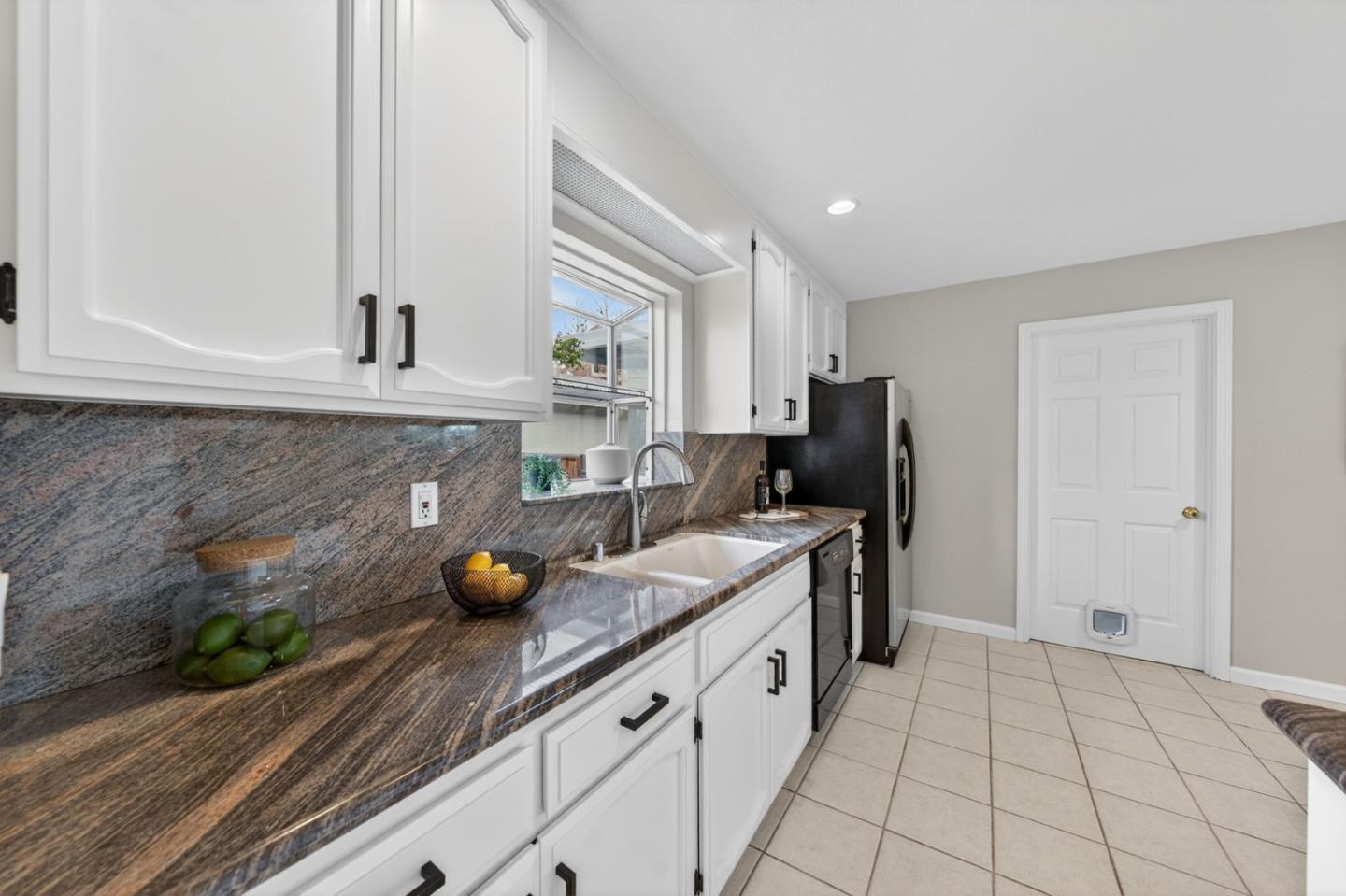 Detail Gallery Image 15 of 53 For 175 Barker St, Milpitas,  CA 95035 - 3 Beds | 2 Baths