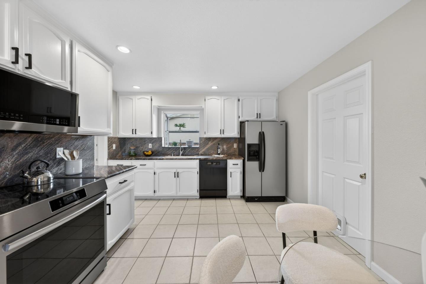 Detail Gallery Image 16 of 53 For 175 Barker St, Milpitas,  CA 95035 - 3 Beds | 2 Baths