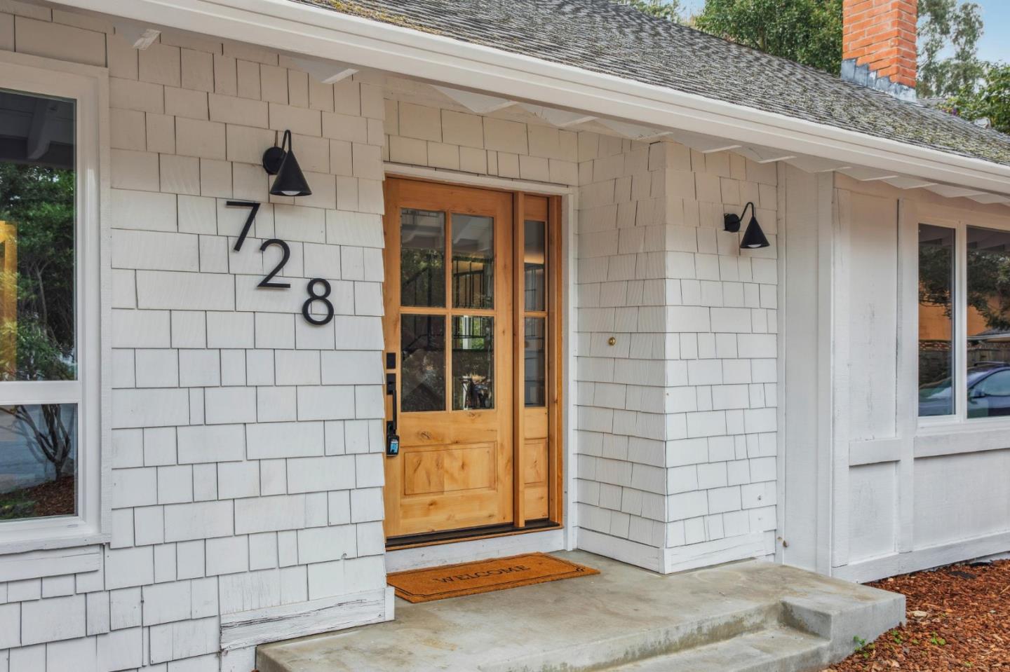 Detail Gallery Image 4 of 47 For 728 Le Mans Way, Half Moon Bay,  CA 94019 - 4 Beds | 3 Baths