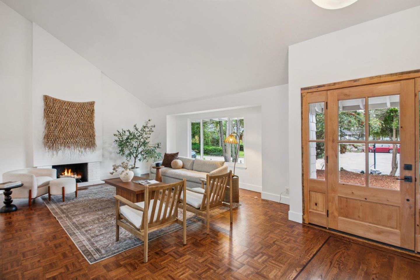 Detail Gallery Image 8 of 47 For 728 Le Mans Way, Half Moon Bay,  CA 94019 - 4 Beds | 3 Baths