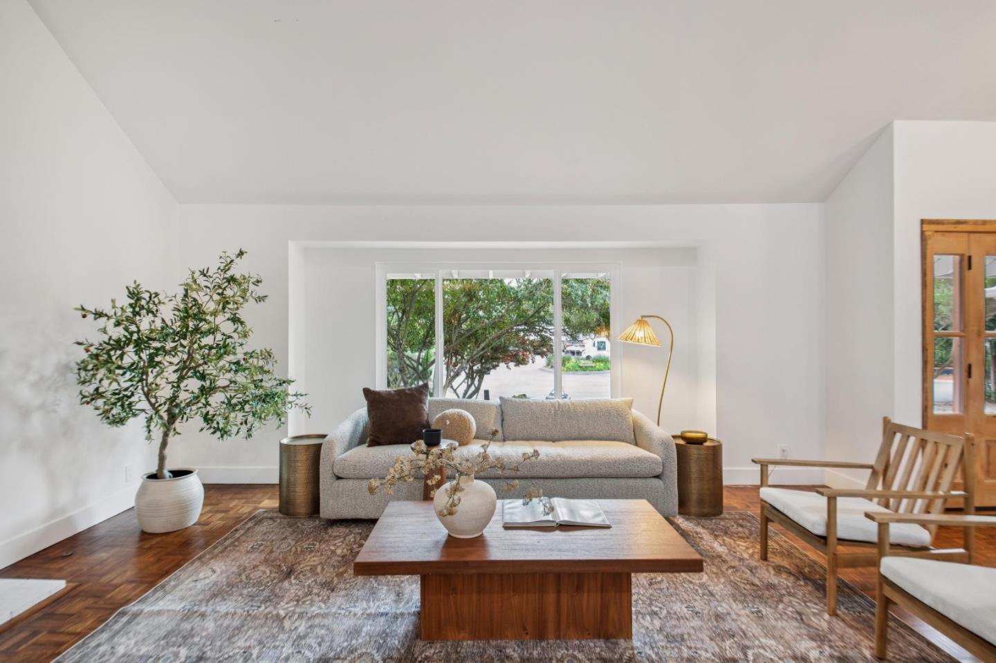 Detail Gallery Image 9 of 47 For 728 Le Mans Way, Half Moon Bay,  CA 94019 - 4 Beds | 3 Baths