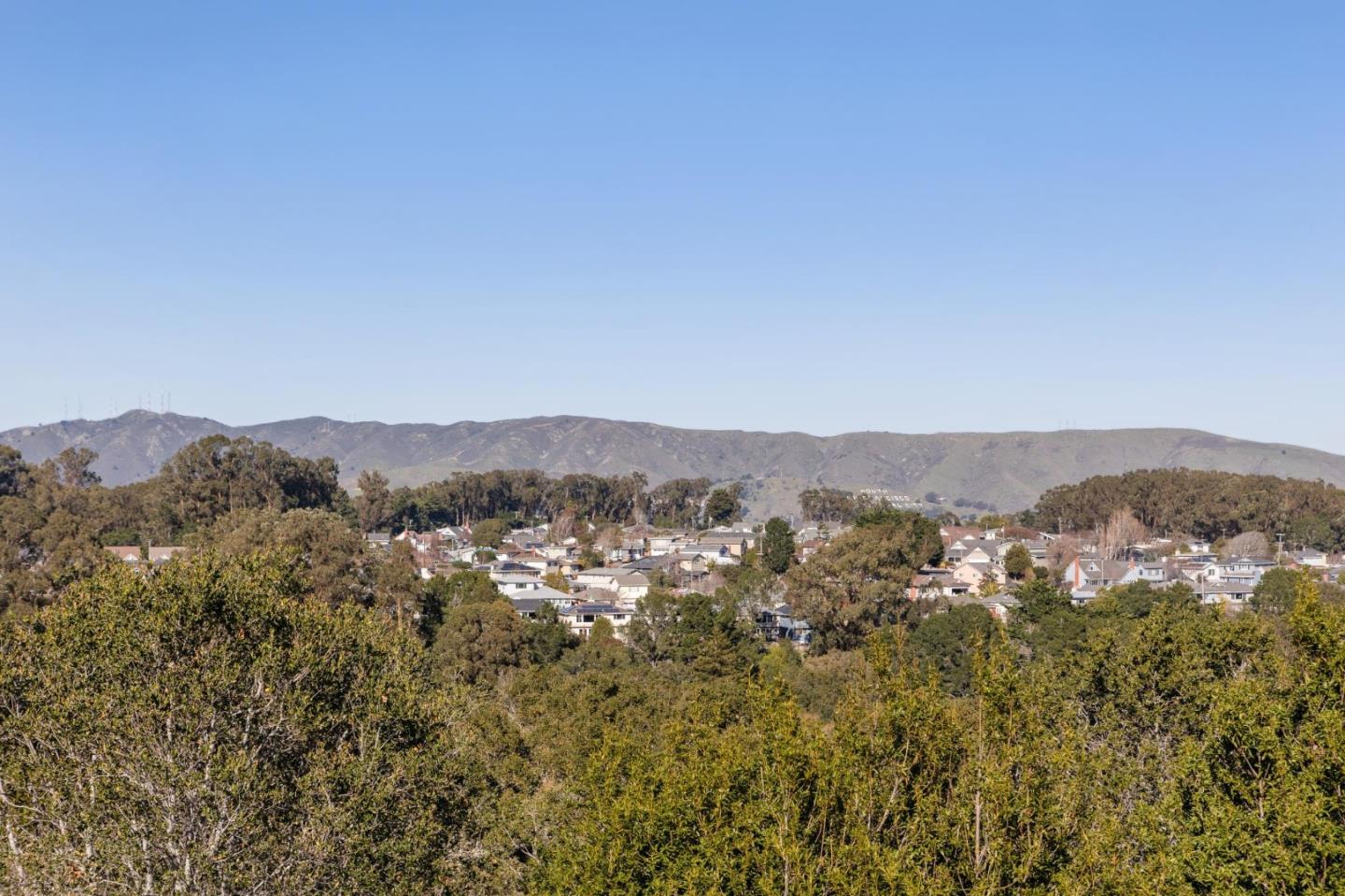 Detail Gallery Image 33 of 42 For 2981 Crestmoor Dr, San Bruno,  CA 94066 - 3 Beds | 2 Baths