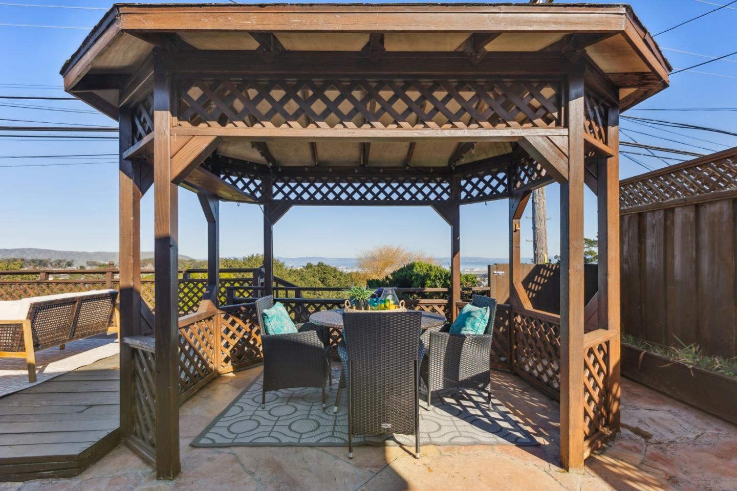 Detail Gallery Image 34 of 42 For 2981 Crestmoor Dr, San Bruno,  CA 94066 - 3 Beds | 2 Baths