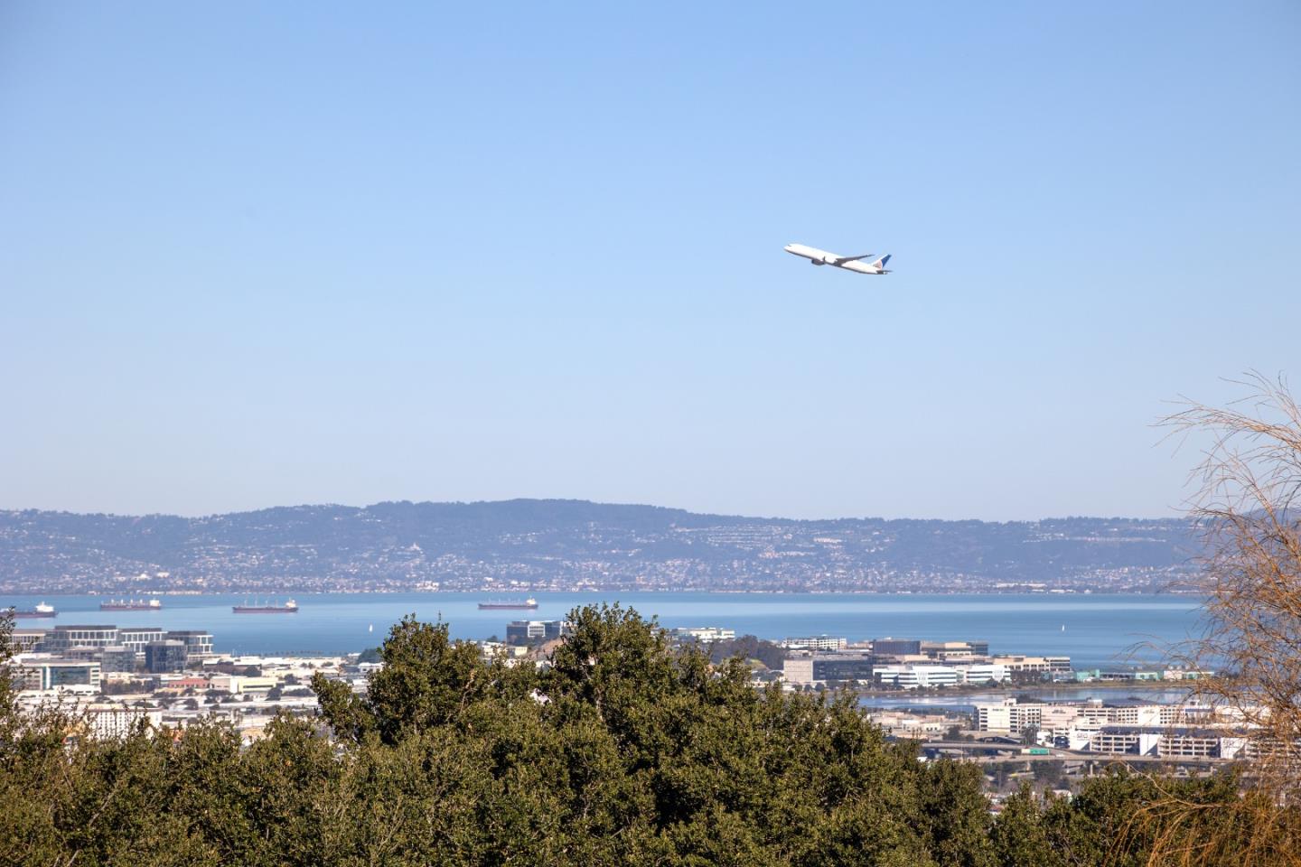 Detail Gallery Image 35 of 42 For 2981 Crestmoor Dr, San Bruno,  CA 94066 - 3 Beds | 2 Baths