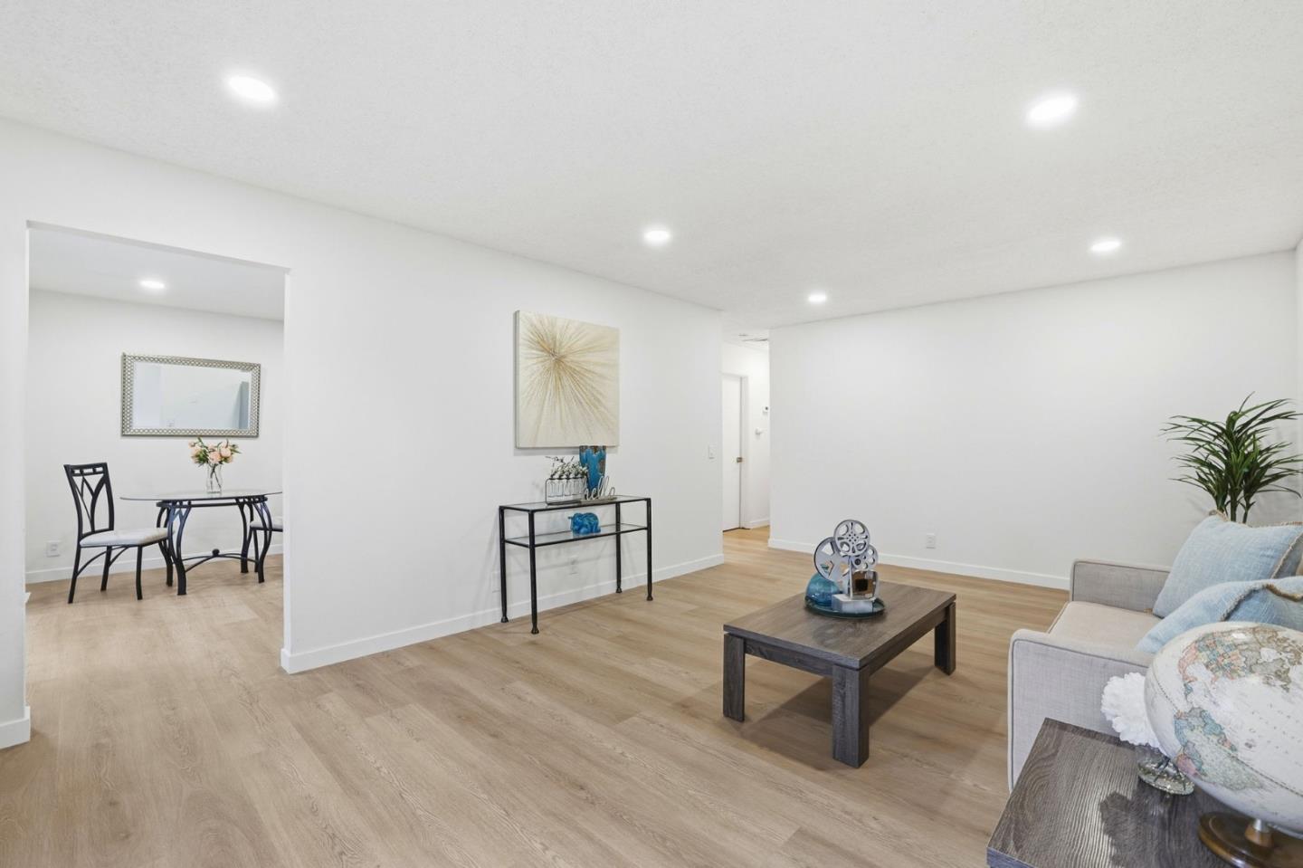 Front Image Thumbnail for ML82032863