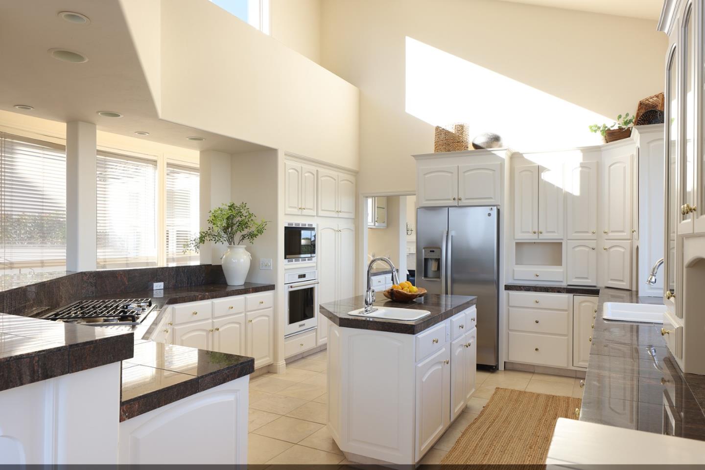 Detail Gallery Image 10 of 42 For 25691 Whip Rd, Monterey,  CA 93940 - 4 Beds | 4/1 Baths