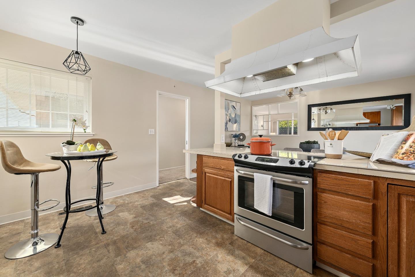 Detail Gallery Image 10 of 27 For 2257 Portsmouth Way, San Mateo,  CA 94403 - 3 Beds | 2 Baths