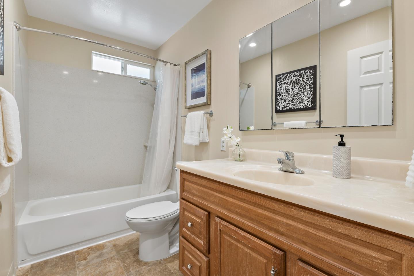 Detail Gallery Image 11 of 27 For 2257 Portsmouth Way, San Mateo,  CA 94403 - 3 Beds | 2 Baths