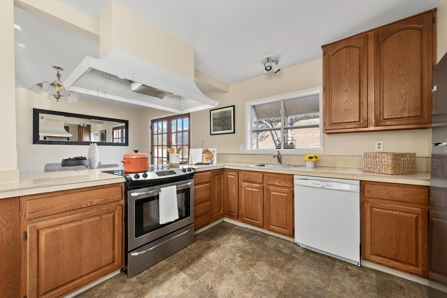 Detail Gallery Image 9 of 27 For 2257 Portsmouth Way, San Mateo,  CA 94403 - 3 Beds | 2 Baths