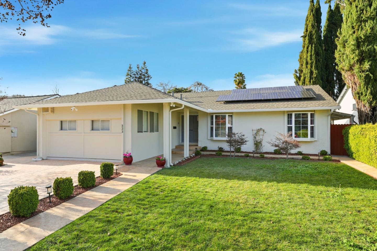 Detail Gallery Image 2 of 29 For 323 Burning Tree Dr, San Jose,  CA 95119 - 4 Beds | 3 Baths