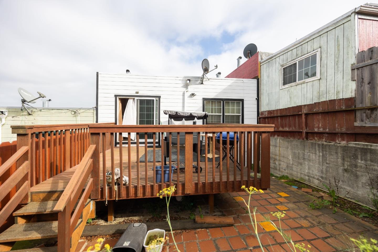 Detail Gallery Image 12 of 19 For 936 Brussels St, San Francisco,  CA 94134 - 2 Beds | 1 Baths