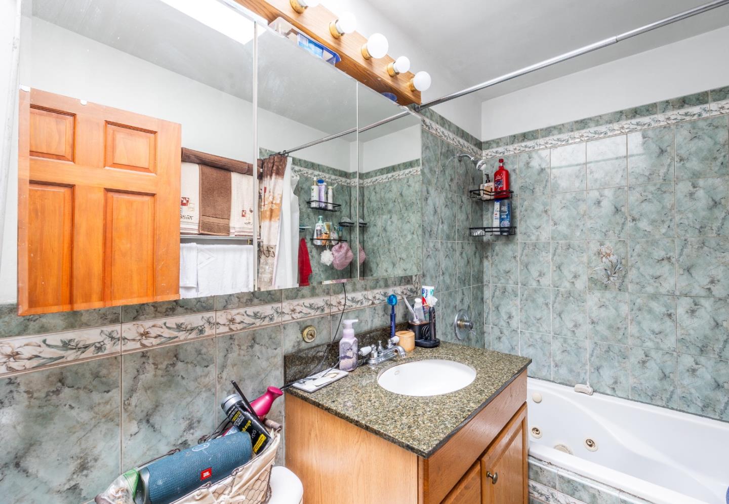 Detail Gallery Image 9 of 19 For 936 Brussels St, San Francisco,  CA 94134 - 2 Beds | 1 Baths