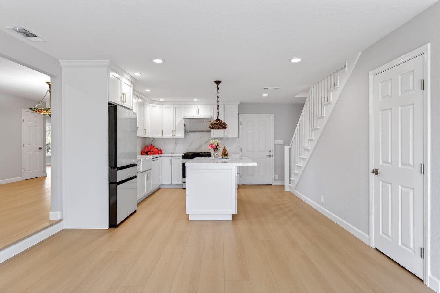 Detail Gallery Image 10 of 41 For 7552 Tiptoe Ln, Cupertino,  CA 95014 - 4 Beds | 3 Baths