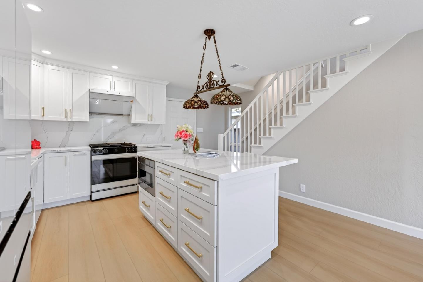 Detail Gallery Image 12 of 41 For 7552 Tiptoe Ln, Cupertino,  CA 95014 - 4 Beds | 3 Baths