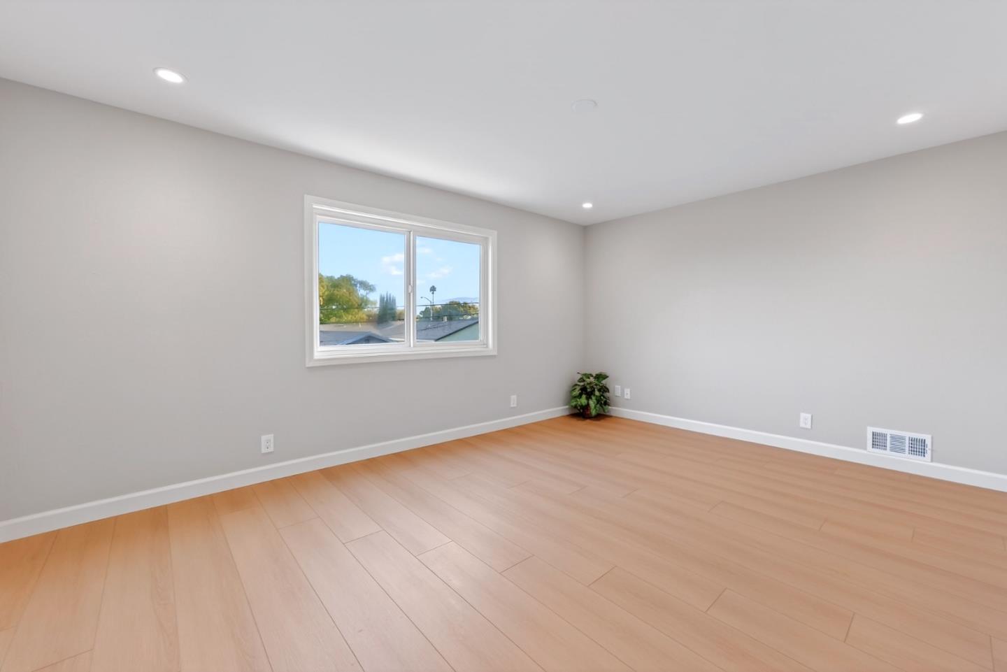 Detail Gallery Image 20 of 41 For 7552 Tiptoe Ln, Cupertino,  CA 95014 - 4 Beds | 3 Baths