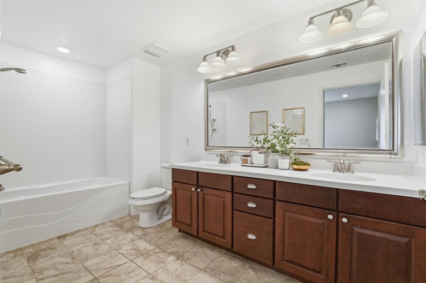 Detail Gallery Image 12 of 24 For 1120 Karby Ter #203,  Sunnyvale,  CA 94089 - 2 Beds | 2 Baths