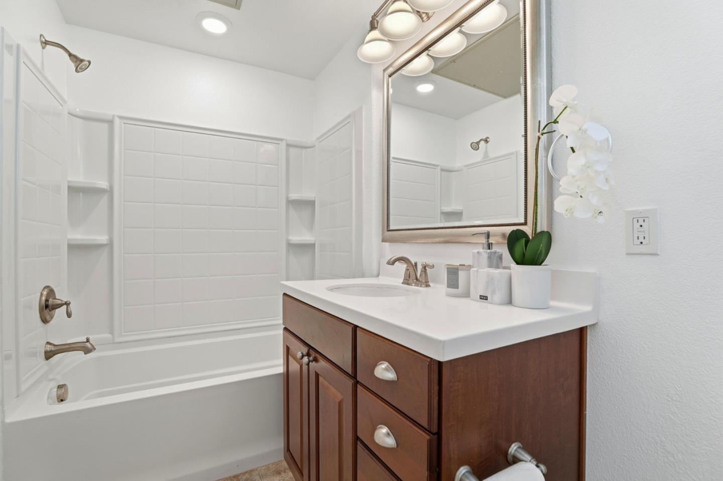 Detail Gallery Image 14 of 24 For 1120 Karby Ter #203,  Sunnyvale,  CA 94089 - 2 Beds | 2 Baths