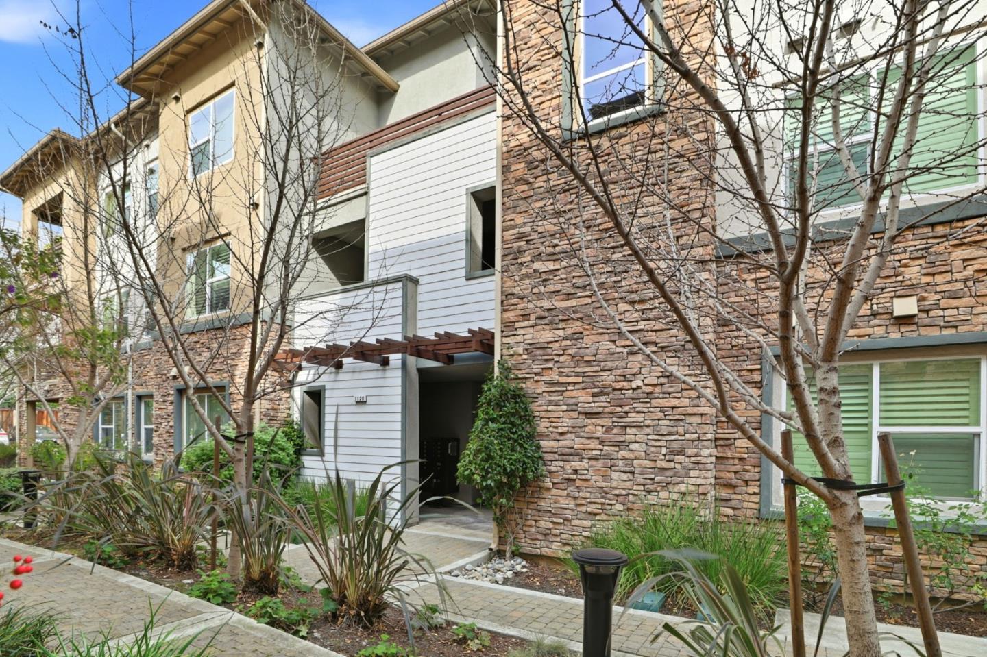 Detail Gallery Image 2 of 24 For 1120 Karby Ter #203,  Sunnyvale,  CA 94089 - 2 Beds | 2 Baths