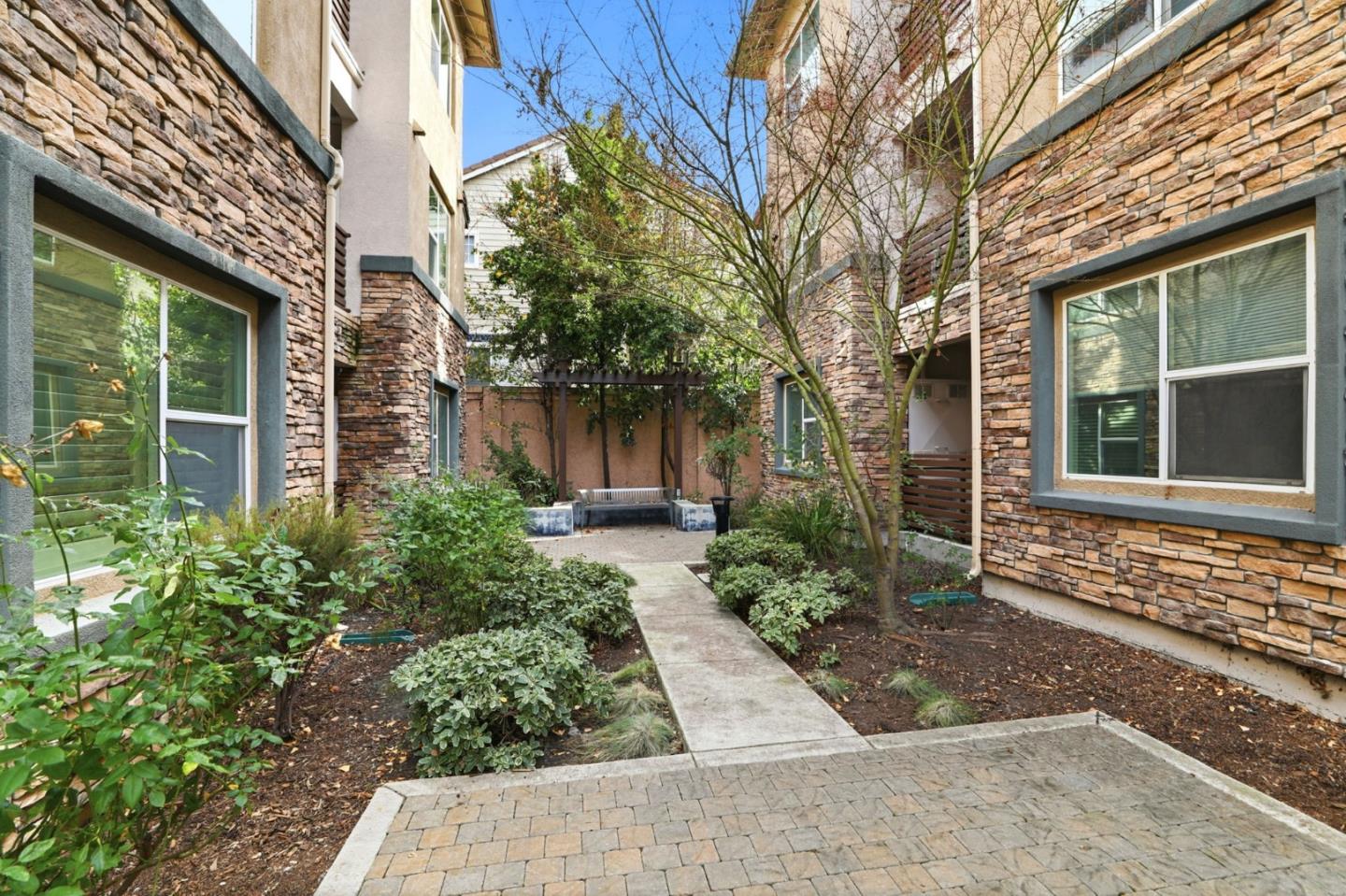 Detail Gallery Image 20 of 24 For 1120 Karby Ter #203,  Sunnyvale,  CA 94089 - 2 Beds | 2 Baths