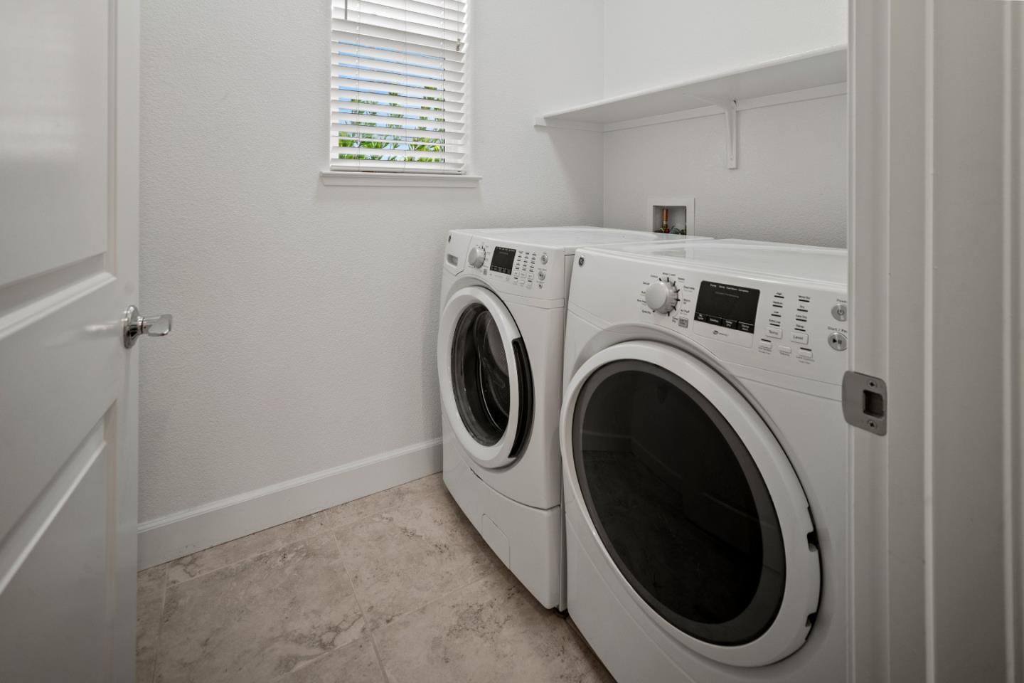 Detail Gallery Image 11 of 26 For 254 Boardwalk Ave, Marina,  CA 93933 - 3 Beds | 2/1 Baths