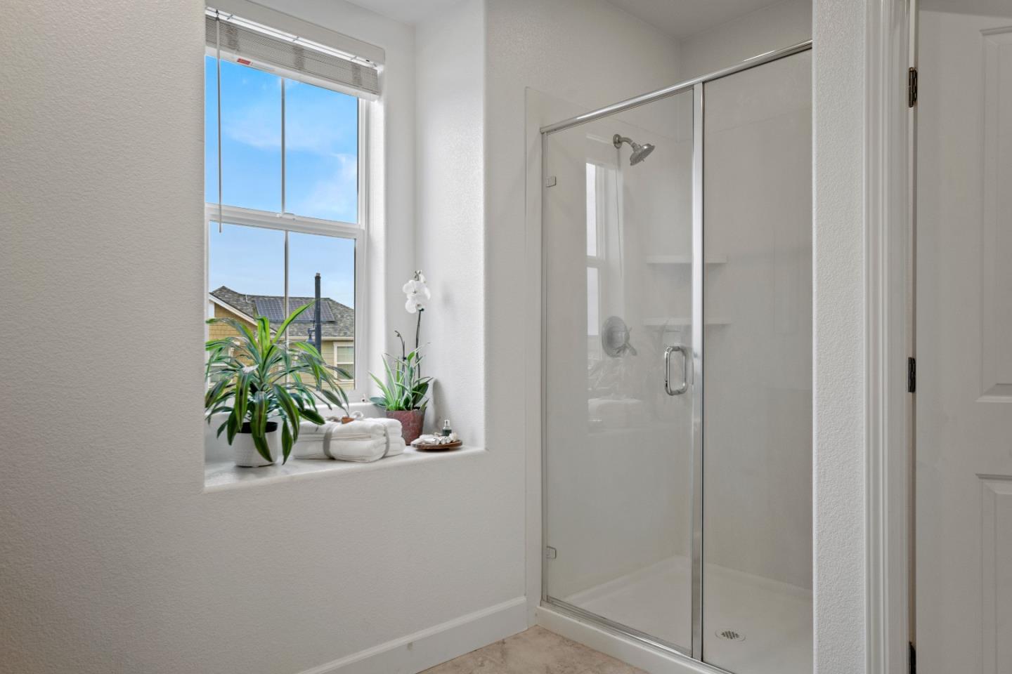 Detail Gallery Image 17 of 26 For 254 Boardwalk Ave, Marina,  CA 93933 - 3 Beds | 2/1 Baths