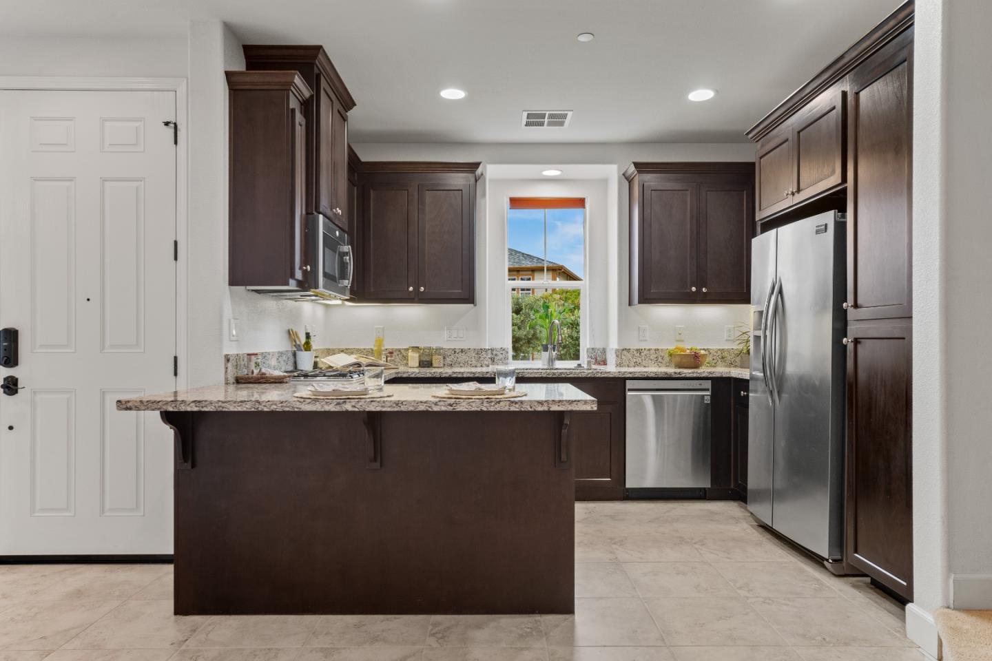 Detail Gallery Image 2 of 26 For 254 Boardwalk Ave, Marina,  CA 93933 - 3 Beds | 2/1 Baths