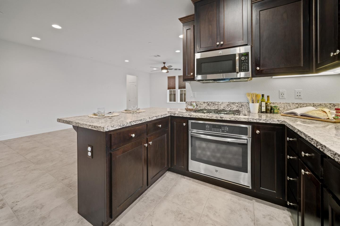 Detail Gallery Image 5 of 26 For 254 Boardwalk Ave, Marina,  CA 93933 - 3 Beds | 2/1 Baths