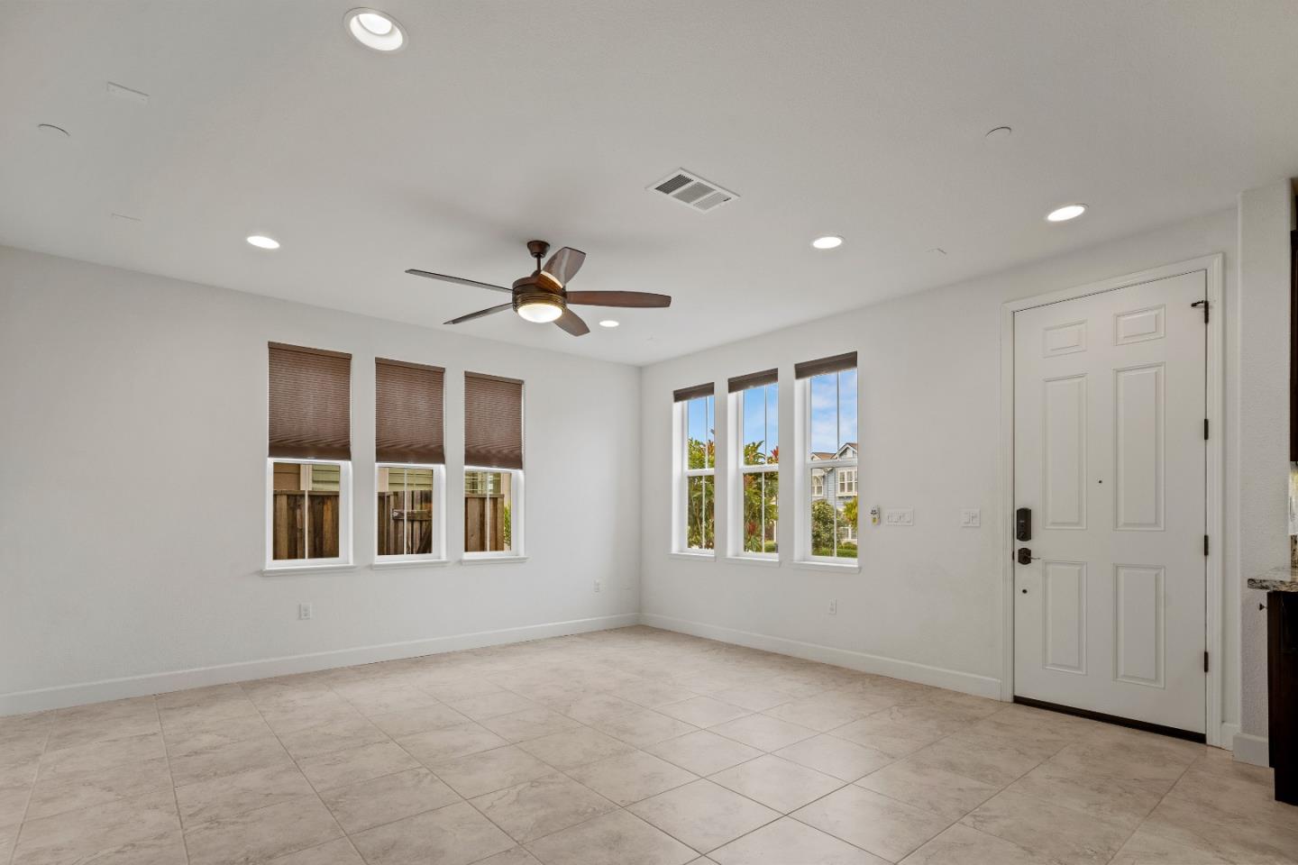 Detail Gallery Image 8 of 26 For 254 Boardwalk Ave, Marina,  CA 93933 - 3 Beds | 2/1 Baths