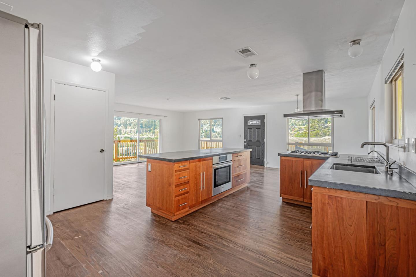 Detail Gallery Image 10 of 38 For 85 Park Cir, Sausalito,  CA 94965 - 3 Beds | 2 Baths