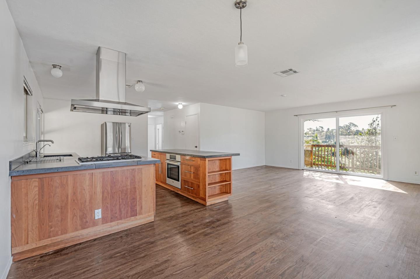 Detail Gallery Image 13 of 38 For 85 Park Cir, Sausalito,  CA 94965 - 3 Beds | 2 Baths