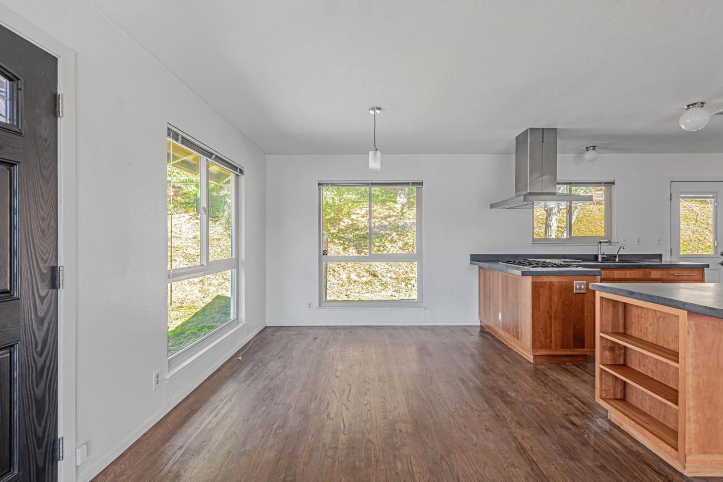 Detail Gallery Image 14 of 38 For 85 Park Cir, Sausalito,  CA 94965 - 3 Beds | 2 Baths