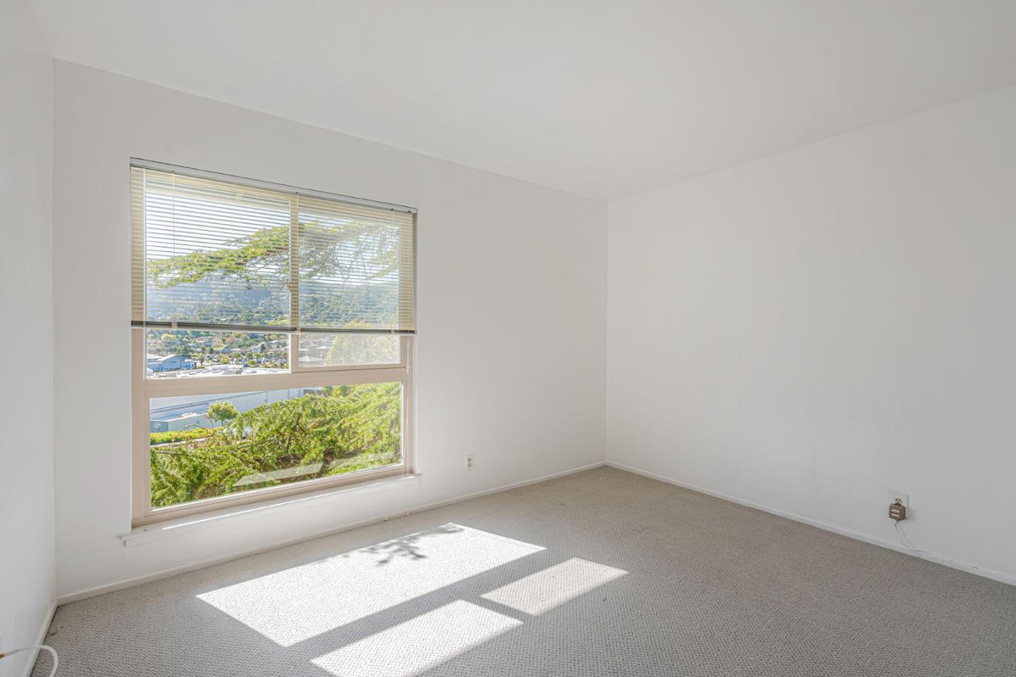 Detail Gallery Image 16 of 38 For 85 Park Cir, Sausalito,  CA 94965 - 3 Beds | 2 Baths